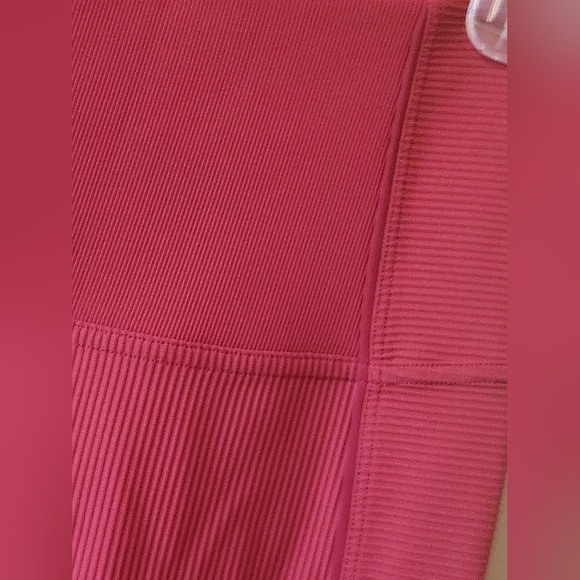 Lululemon Size 4 Red Leggings Like New 28" Inseam - Picture 4 of 8